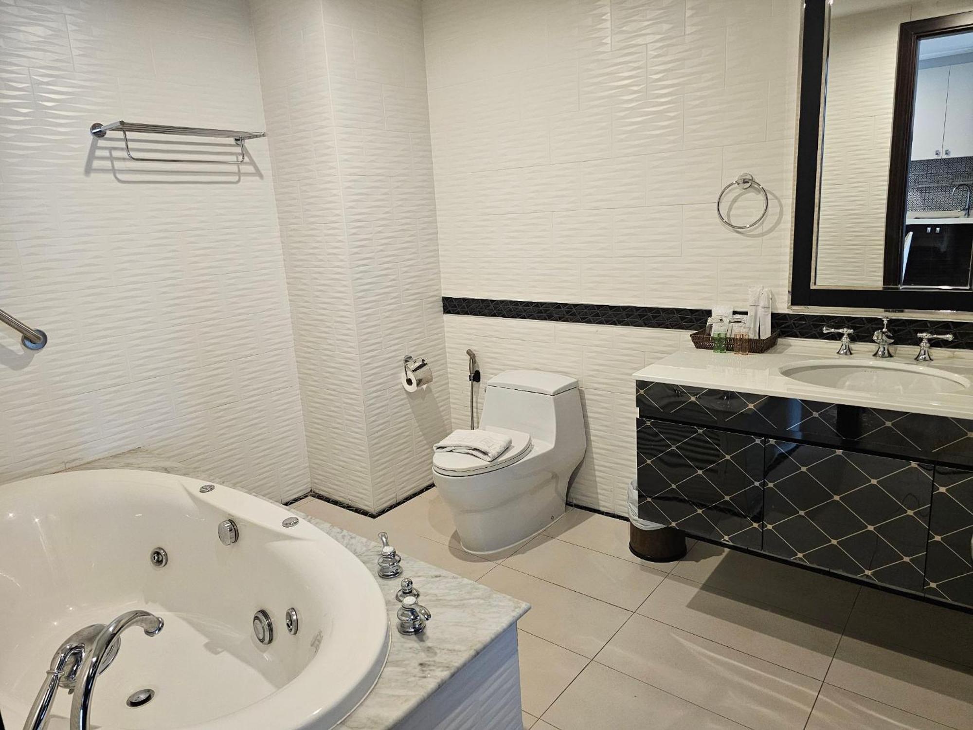 Sirin Exclusive Hotel And Residence Pattaya Εξωτερικό φωτογραφία